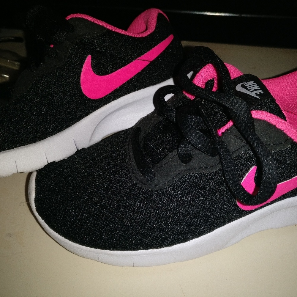 Girls (kids) * NWOB * nike tennis shoes